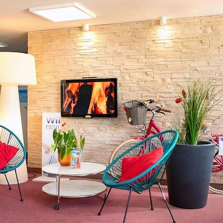 Centra Hotel シュヴェット エクステリア 写真